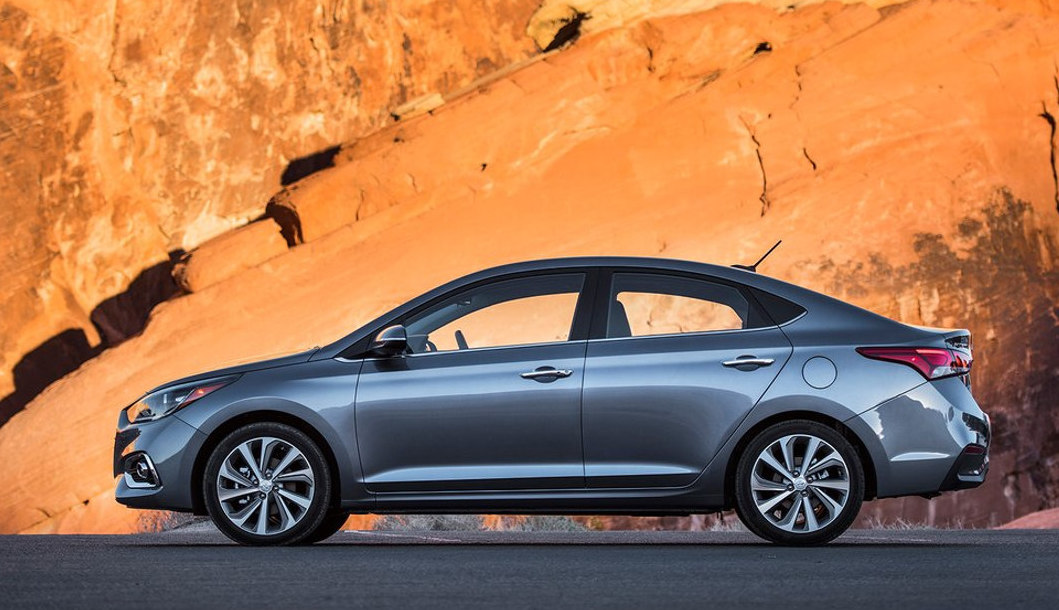 Hyundai Accent 2018 side view