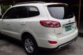 Selling White Hyundai Santa Fe 2011 Automatic Diesel at 60000 km in Pasig-3
