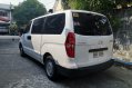 Selling White Hyundai Starex 2017 in Manila-5