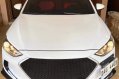 Selling White Hyundai Elantra 2017 in Muntinlupa-0