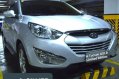 Selling White Hyundai Tucson 2010 in Manila-1
