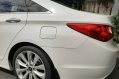 Selling Pearl White Hyundai Sonata 2011 in Pasig-4