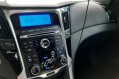 Selling Pearl White Hyundai Sonata 2011 in Pasig-5