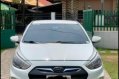 White Hyundai Accent 2017 -2