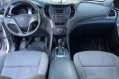 White Hyundai Santa Fe 2017 for sale in Automatic-6