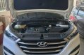 Selling White Hyundai Tucson 2016 in Magalang-3