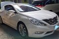 Selling Pearl White Hyundai Sonata 2011 in Cainta-3