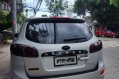 Selling White Hyundai Santa Fe 2011 in Manila-4