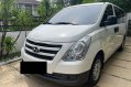 Selling White Hyundai Starex 2018 in Quezon City-1