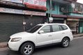Sell White 2009 Hyundai Santa Fe in Mandaluyong-4