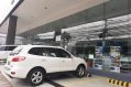 Sell White 2009 Hyundai Santa Fe in Mandaluyong-3
