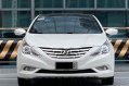 Selling White Hyundai Sonata 2011 in Makati-1