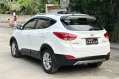 Selling White Hyundai Tucson 2012 in Manila-3
