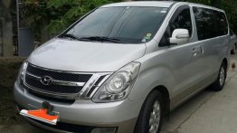 Selling Gold Hyundai Starex in Talisay