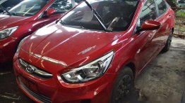 Selling Red Hyundai Accent 2017 in Makati