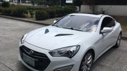 2nd Hand Hyundai Genesis 2013 Coupe at 40000 km for sale