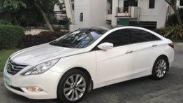 Sell White 2011 Hyundai Sonata at 30000 km 