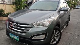 Sell 2013 Hyundai Santa Fe in Makati 
