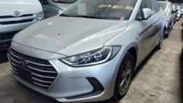 Selling Silver Hyundai Accent 2018 in Makati