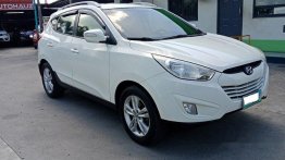 White Hyundai Tucson 2011 at 87000 for sale 