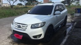 Selling White Hyundai Santa Fe for sale in Cabanatuan