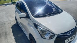 Selling White Hyundai Eon in Pasig