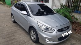 Selling Silver Hyundai Accent in Muntinlupa
