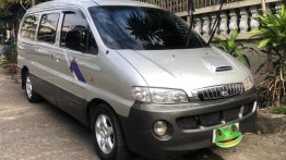 Selling Silver Hyundai Starex 2004 in Manila