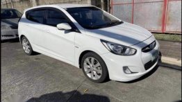 Selling Pearl White Hyundai Accent 2013 in Marikina