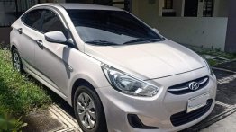 Pearl White Hyundai Accent 2015 for sale in Caloocan