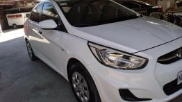 Selling White Hyundai Accent 2017 in Las Piñas