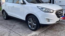 White Hyundai Tucson 2015 for sale in Malolos