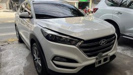 Selling White Hyundai Tucson 2016 in Manila