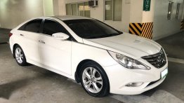 Pearl White Hyundai Sonata 2011 for sale in Quezon