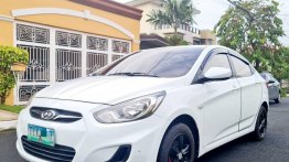 Selling White Hyundai Accent 2012 in Quezon