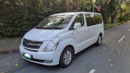 Selling White Hyundai Starex 2012 in Makati