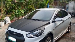 Sell White 2012 Hyundai Accent in Marikina