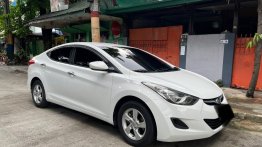 Selling White Hyundai Elantra 2012 in Mandaluyong