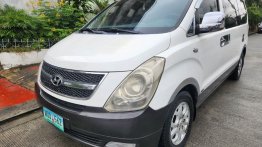 White Hyundai Starex 2012 for sale in Automatic