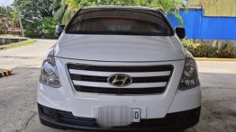 White Hyundai Starex 2017 for sale in Manual
