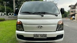 White Hyundai H-100 2015 for sale in Las Piñas
