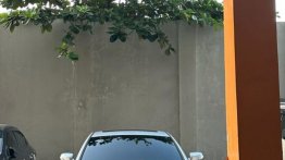 White Hyundai Genesis 2009 for sale in Automatic