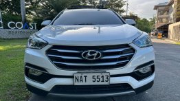 White Hyundai Santa Fe 2017 for sale in 