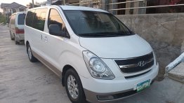 White Hyundai Starex 2015 for sale in 