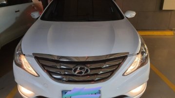 Pearl White Hyundai Sonata 2012 for sale in Makati