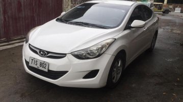 Selling White Hyundai Elantra 2012 in Quezon City