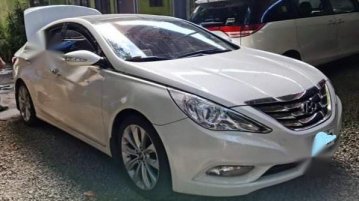 Selling Pearl White Hyundai Sonata 2011 in Cainta