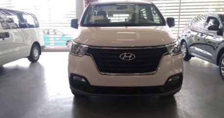 Hyundai Grand Starex Swivel Seats 2.5 Crdi FL 2019 