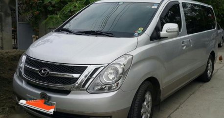 Selling Gold Hyundai Starex in Talisay