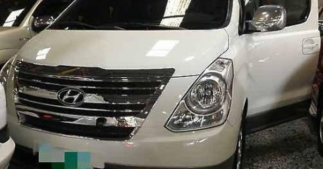 White Hyundai Grand Starex 2010 for sale in Manual